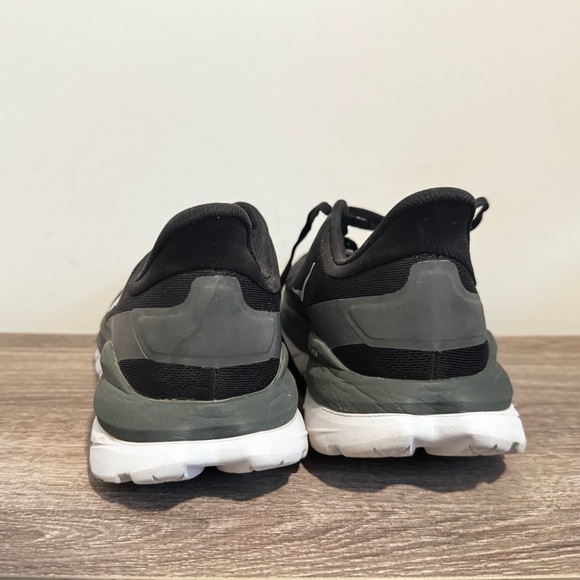 HOKA ONE ONE Mach 4 'Black Dark Shadow' 1113528-BDSD
Men’s 9D - Picture 8 of 13